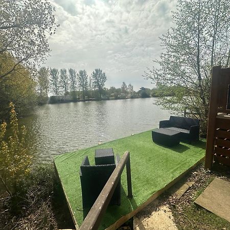 Rudd Lake Luxury Lakeside Lodge With Fishing & Hot Tub@Tattershall Esterno foto
