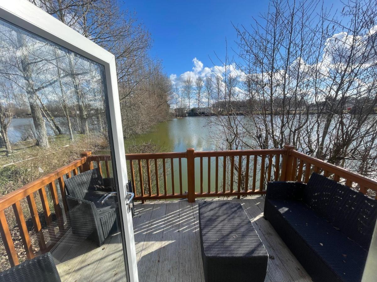 Rudd Lake Luxury Lakeside Lodge With Fishing & Hot Tub@Tattershall Esterno foto