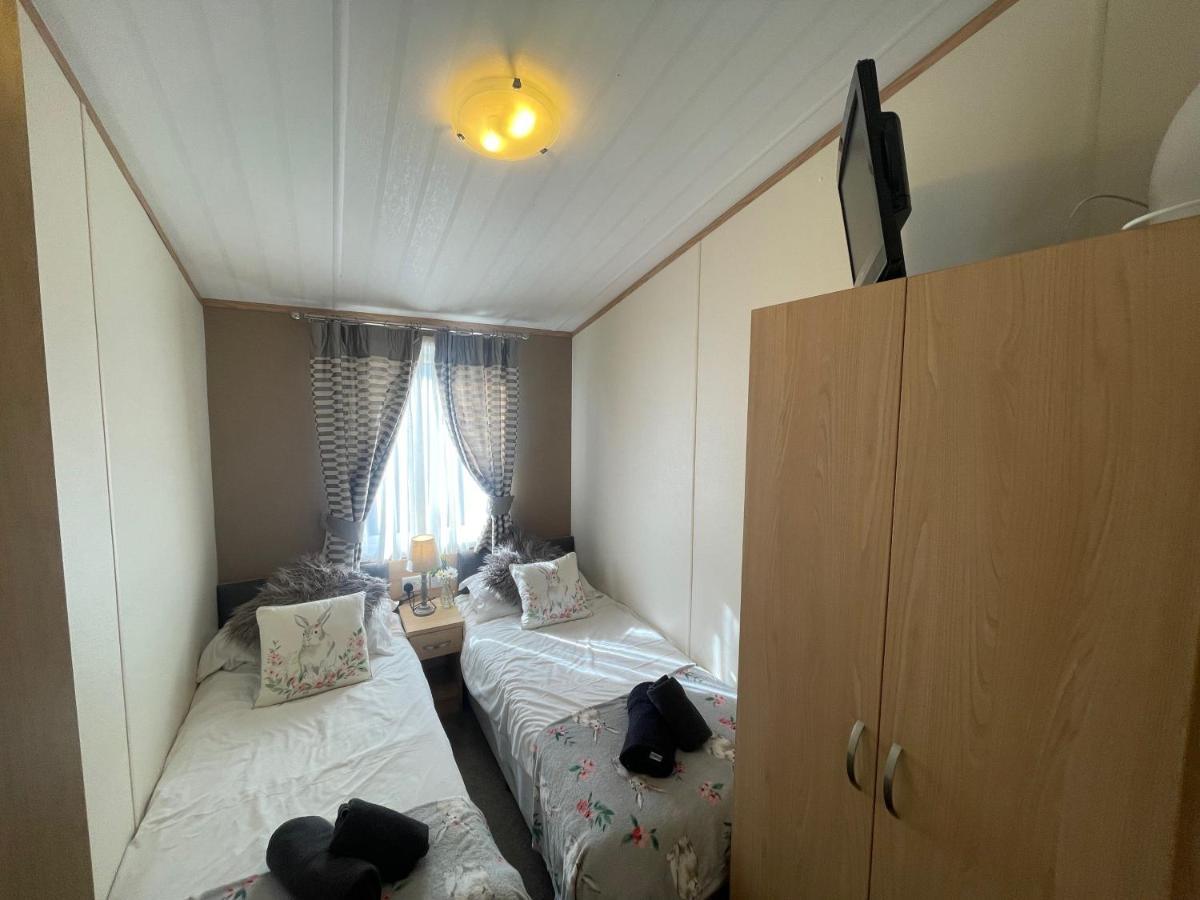 Rudd Lake Luxury Lakeside Lodge With Fishing & Hot Tub@Tattershall Esterno foto