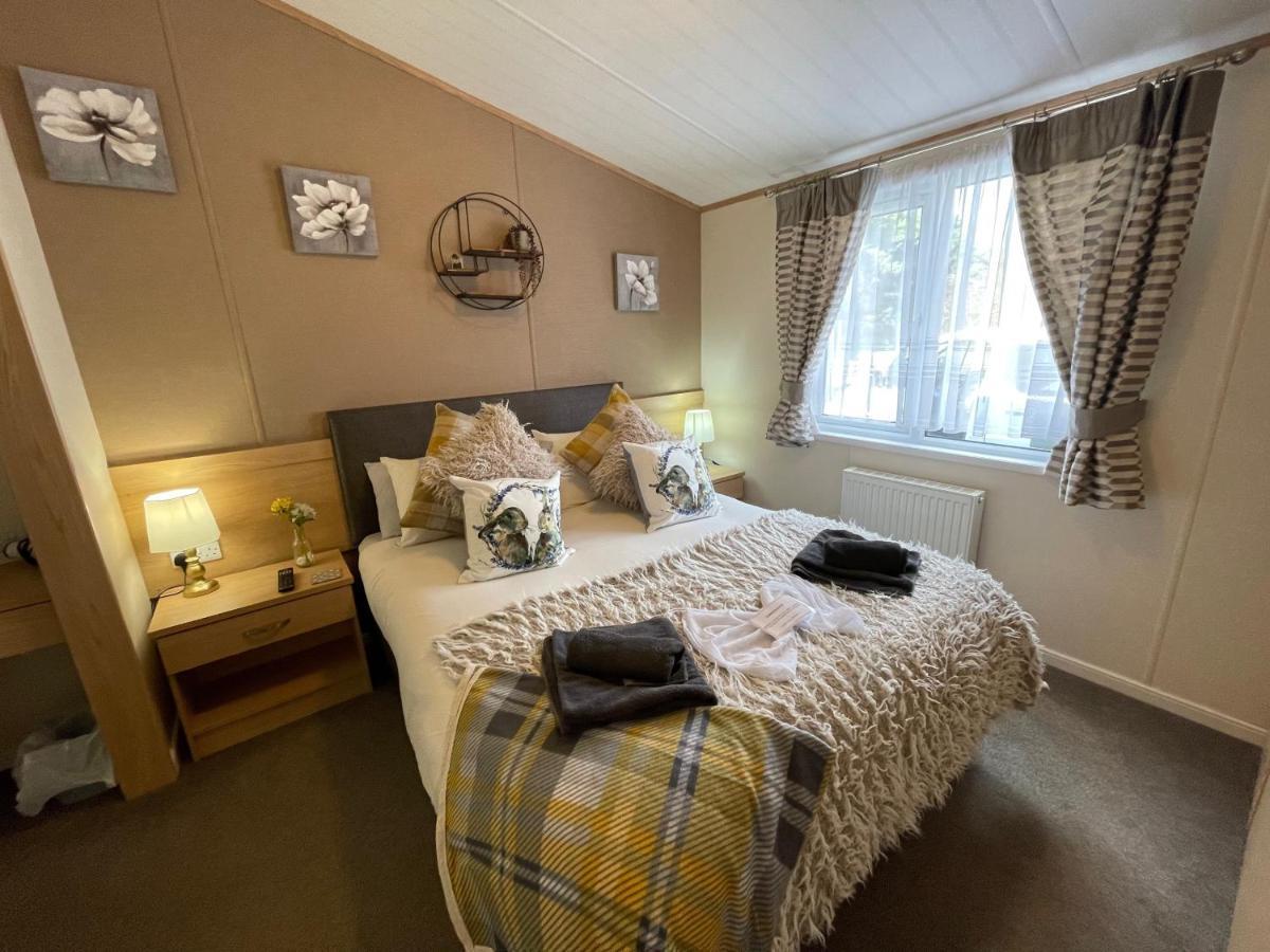 Rudd Lake Luxury Lakeside Lodge With Fishing & Hot Tub@Tattershall Esterno foto