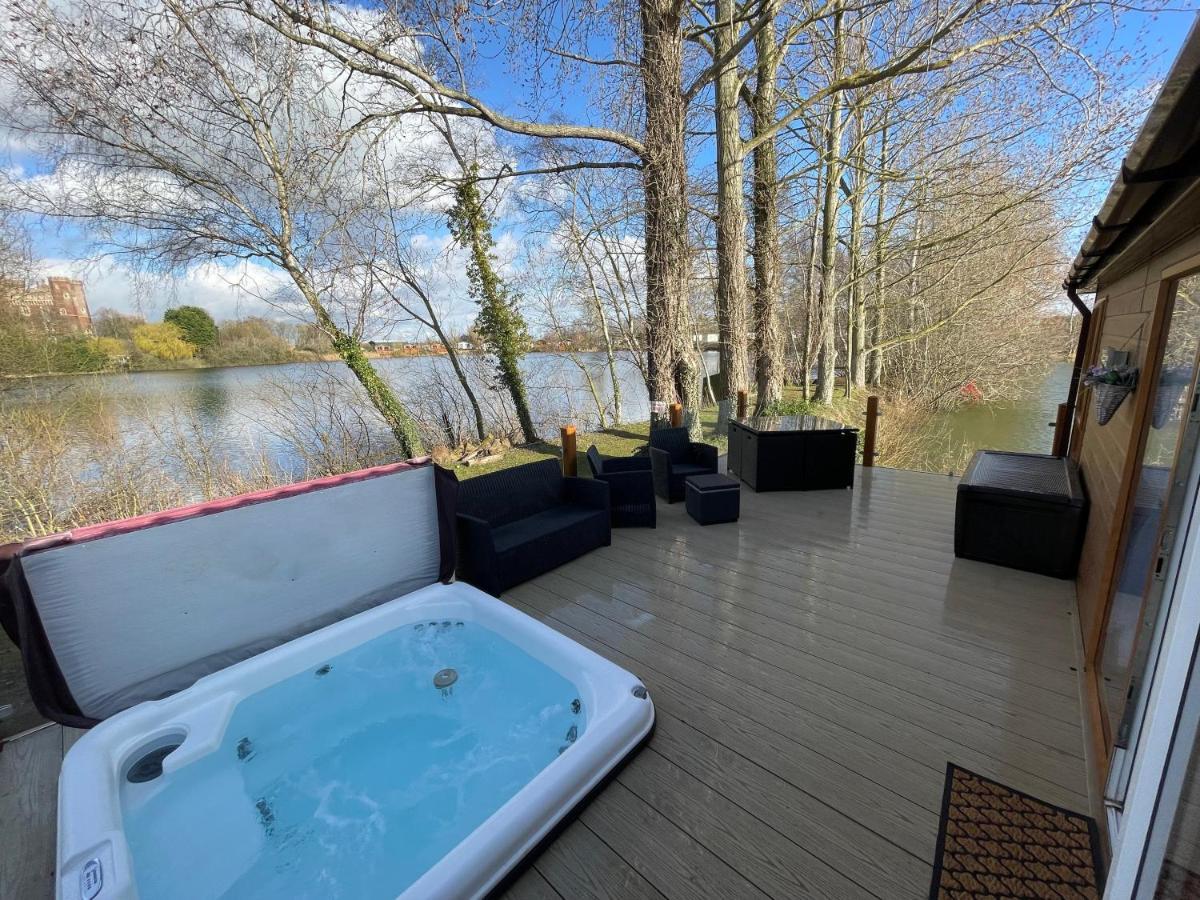 Rudd Lake Luxury Lakeside Lodge With Fishing & Hot Tub@Tattershall Esterno foto