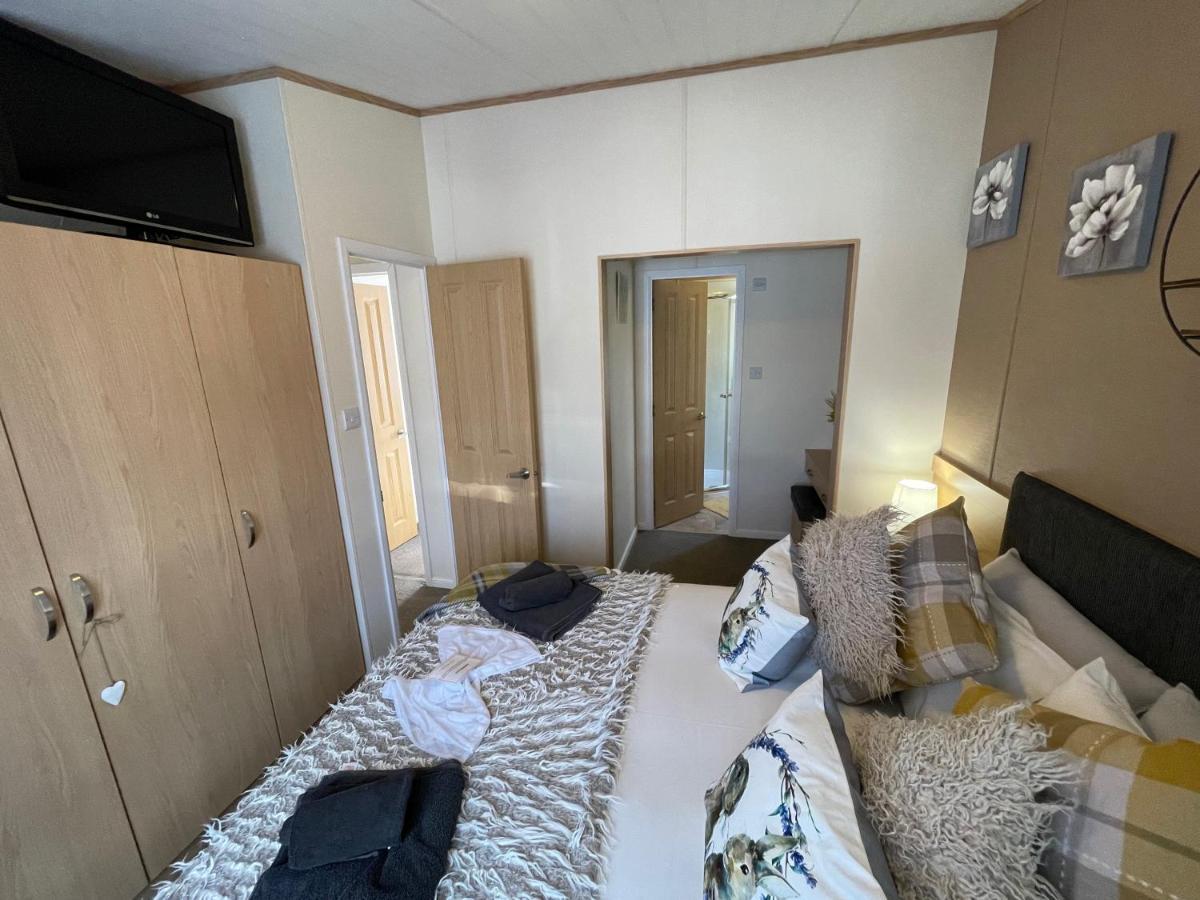 Rudd Lake Luxury Lakeside Lodge With Fishing & Hot Tub@Tattershall Esterno foto