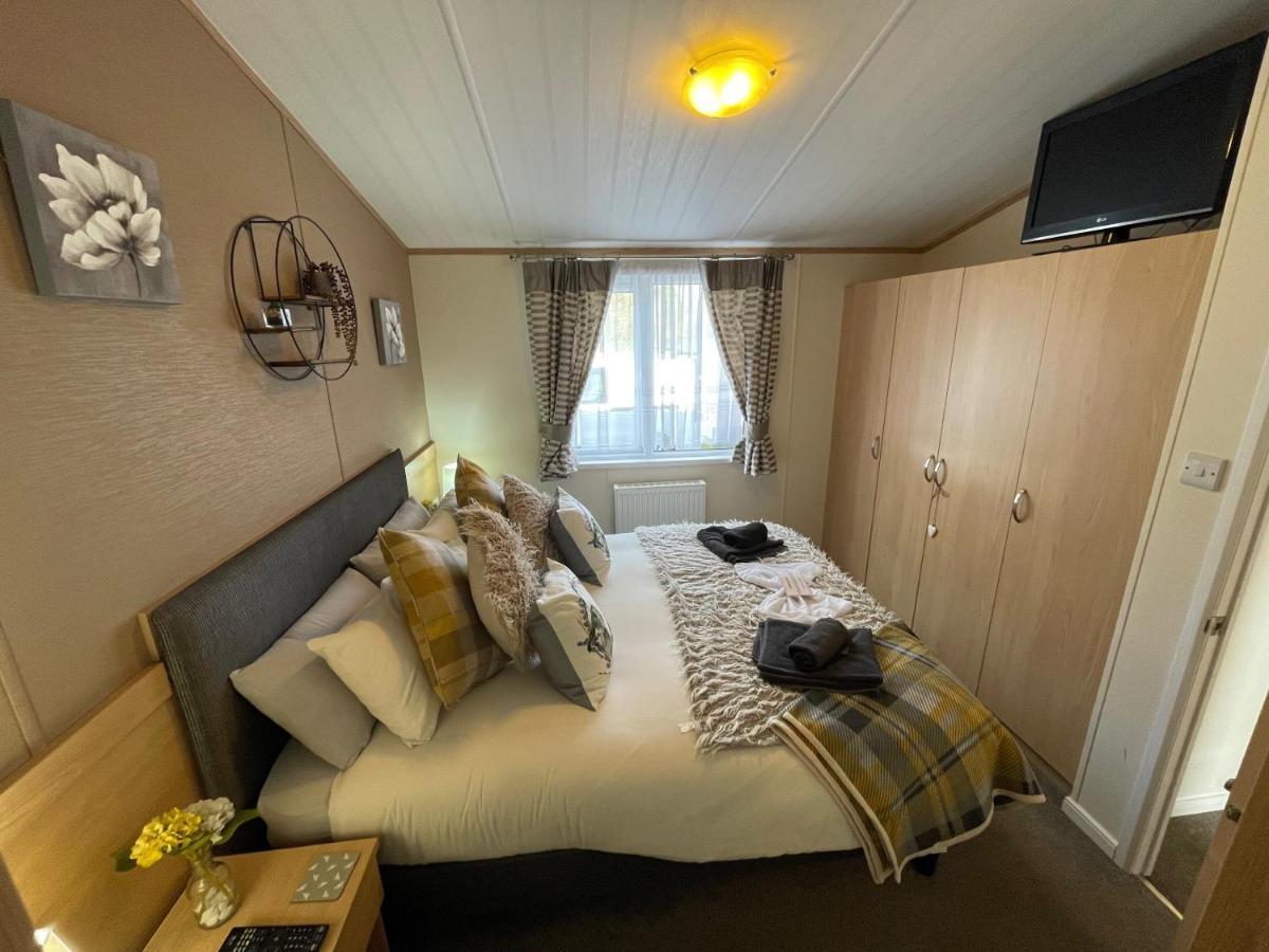 Rudd Lake Luxury Lakeside Lodge With Fishing & Hot Tub@Tattershall Esterno foto