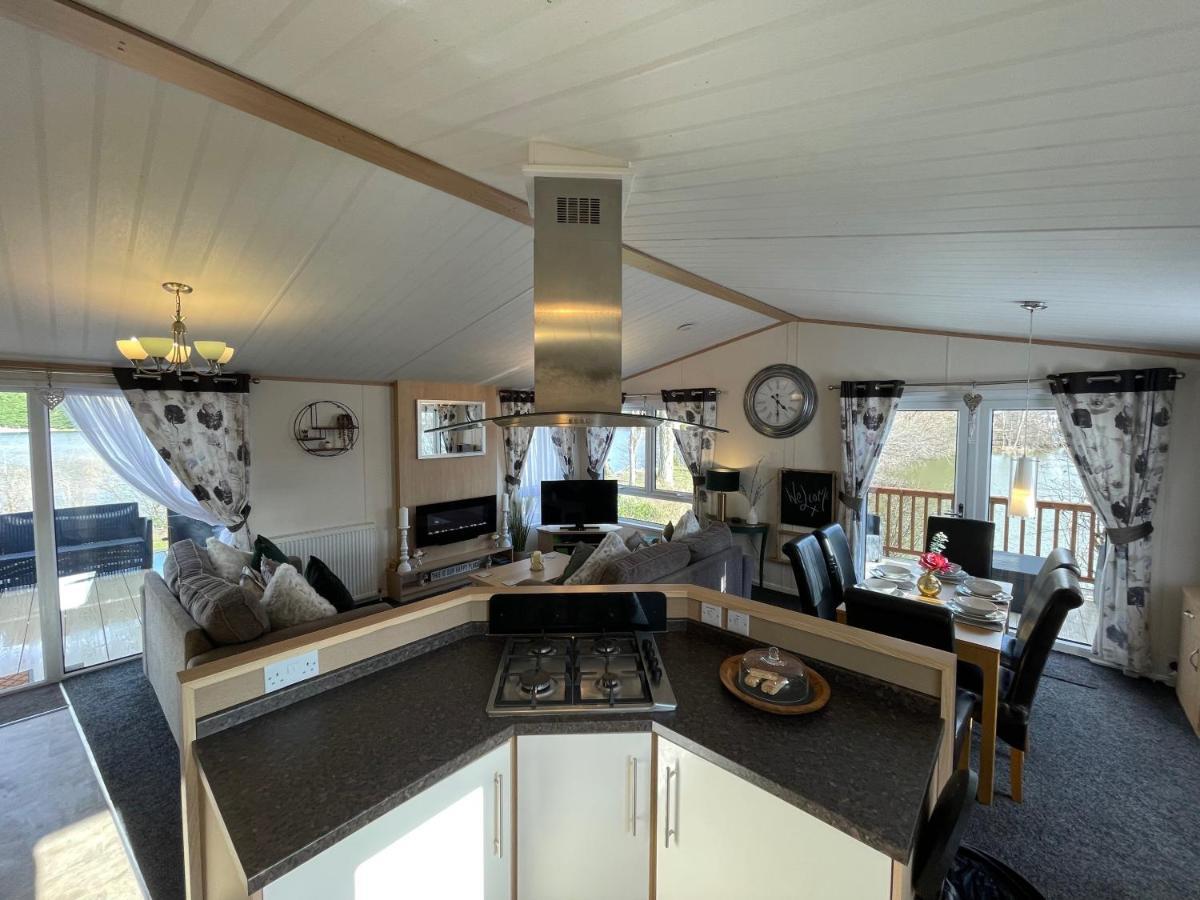Rudd Lake Luxury Lakeside Lodge With Fishing & Hot Tub@Tattershall Esterno foto