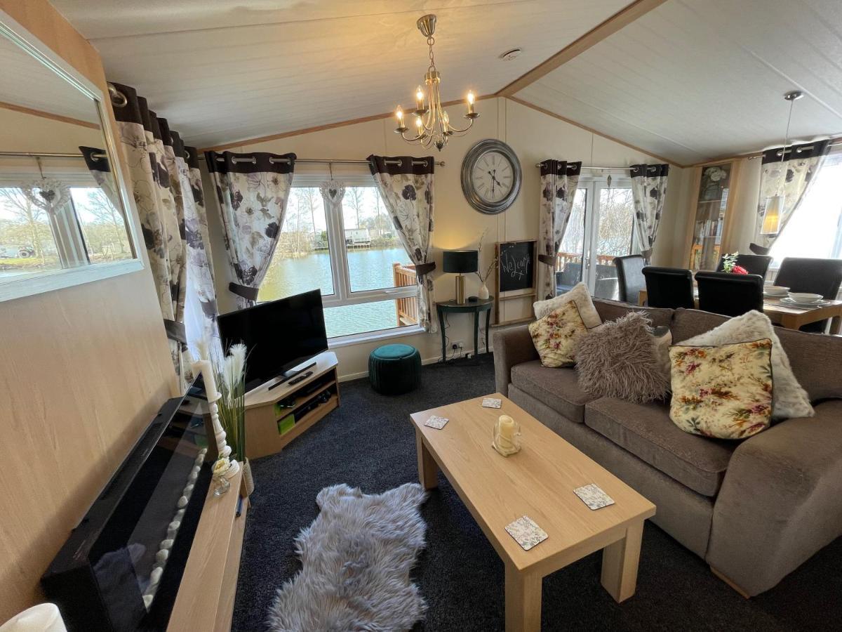 Rudd Lake Luxury Lakeside Lodge With Fishing & Hot Tub@Tattershall Esterno foto