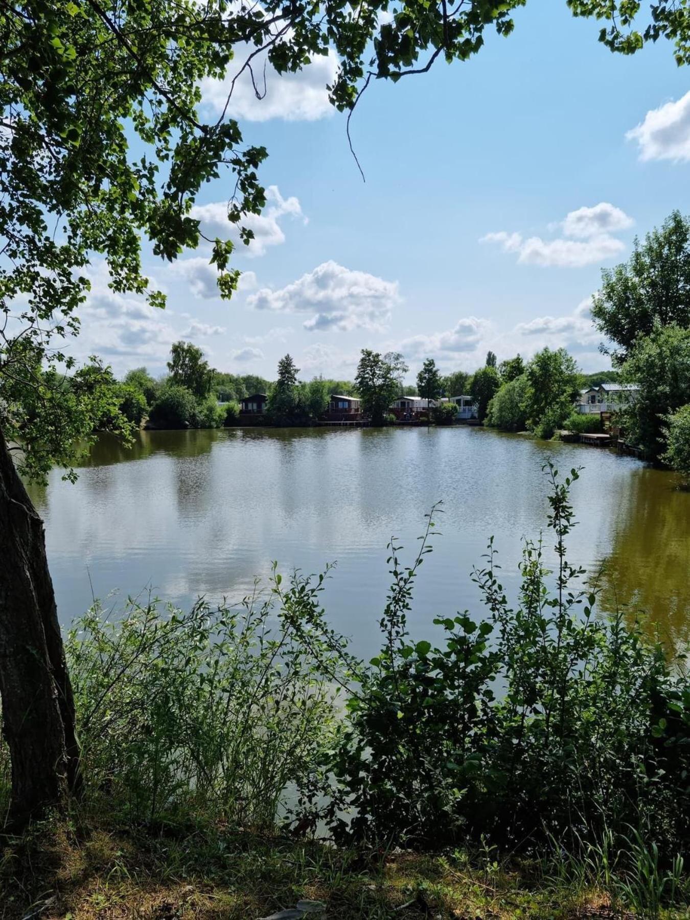 Rudd Lake Luxury Lakeside Lodge With Fishing & Hot Tub@Tattershall Esterno foto